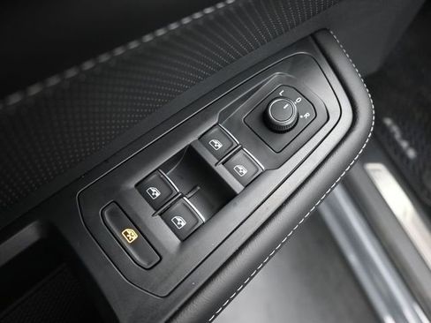 New 2026 Volkswagen Atlas Cross Sport SE FWD image 13