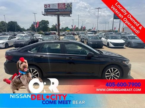 Used 2025 Volkswagen Jetta SE FWD image 6