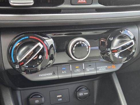 Used 2022 Hyundai Kona SE image 14