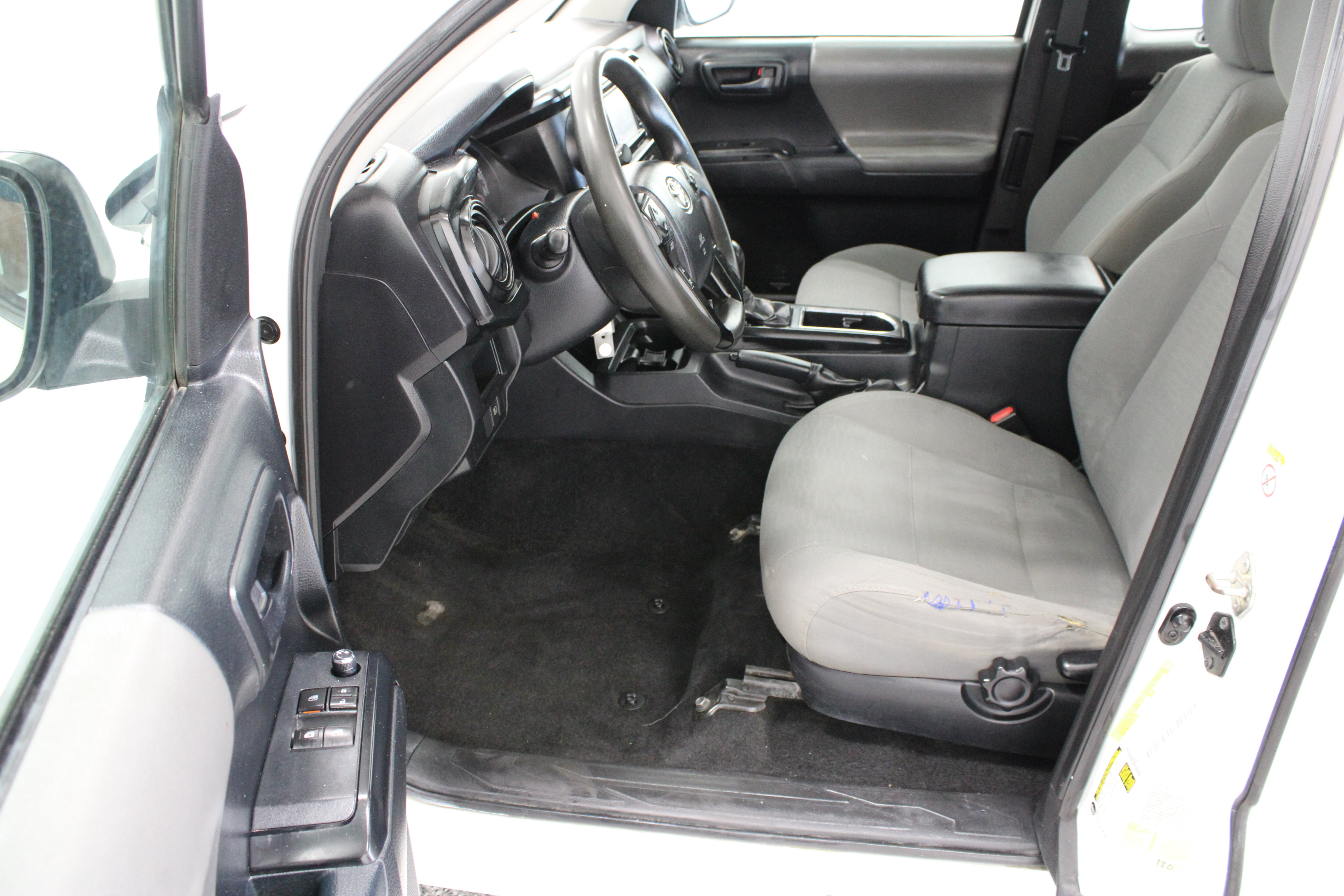 Used 2018 Toyota Tacoma SR RWD image 15