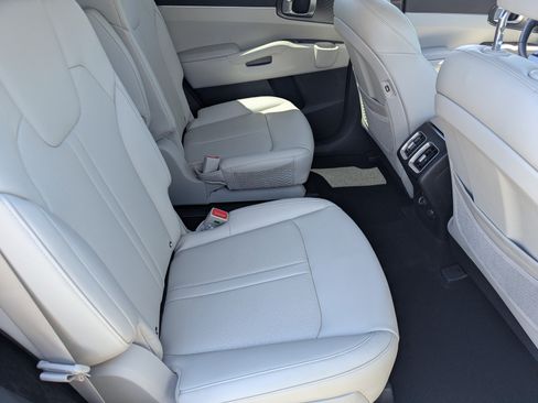 Used 2022 Kia Sorento S FWD image 12