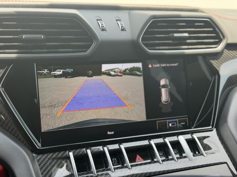 Used 2021 Lamborghini Urus AWD/4WD image 13