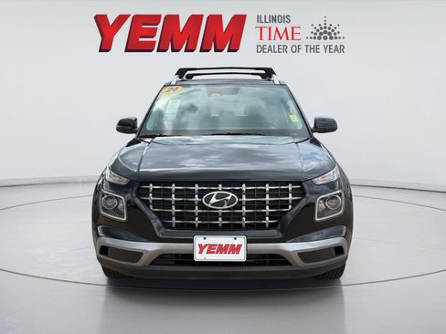 Used 2024 Hyundai Venue SEL FWD image 4