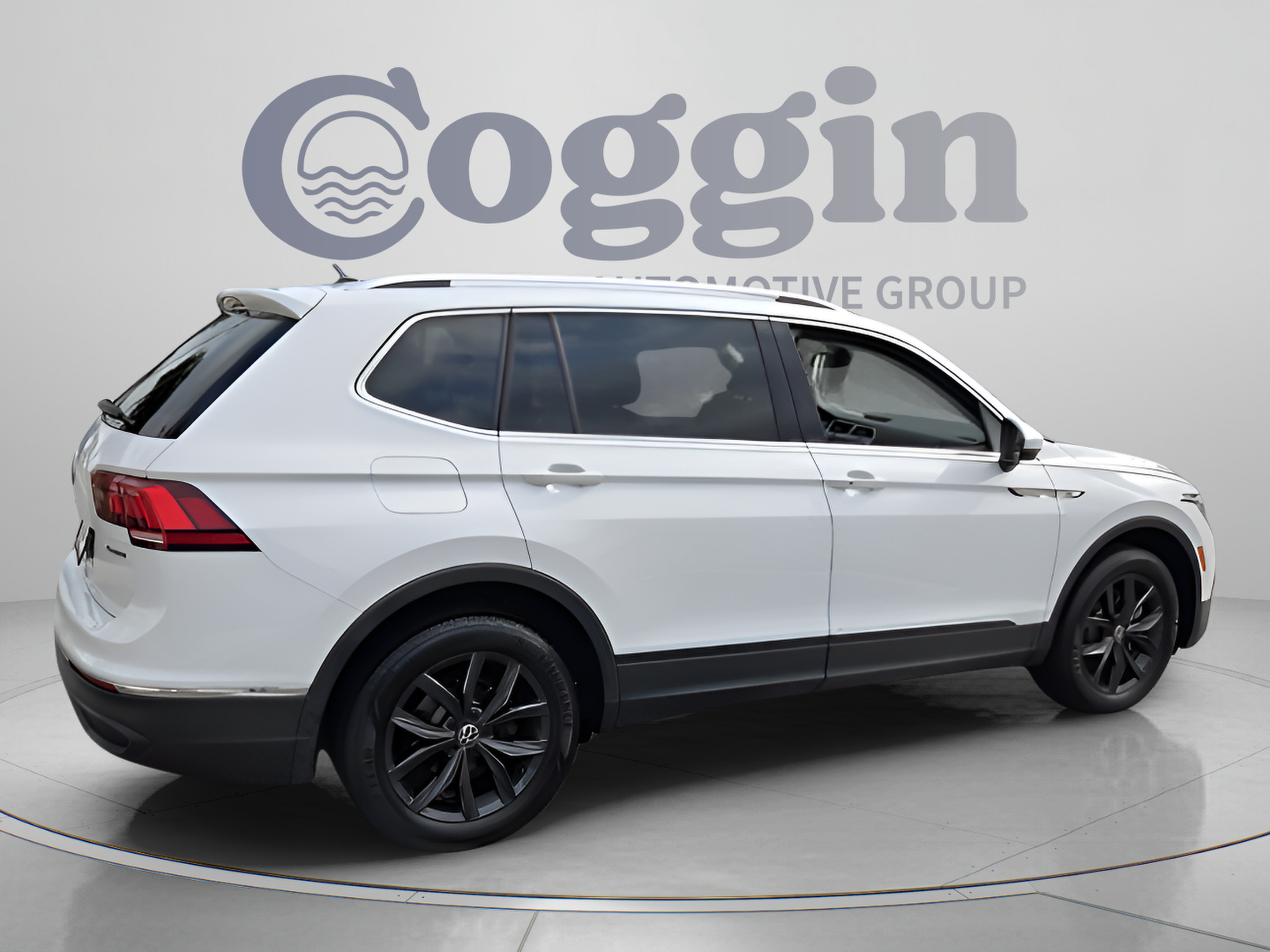 Used 2024 Volkswagen Tiguan SE AWD/4WD image 5