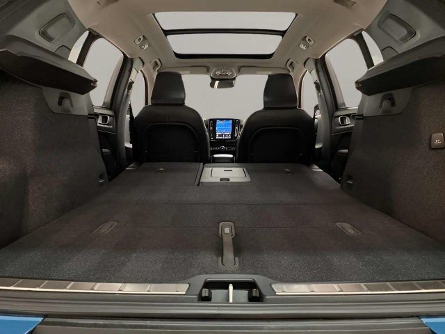 Used 2025 Volvo XC40 B5 Plus AWD/4WD image 86