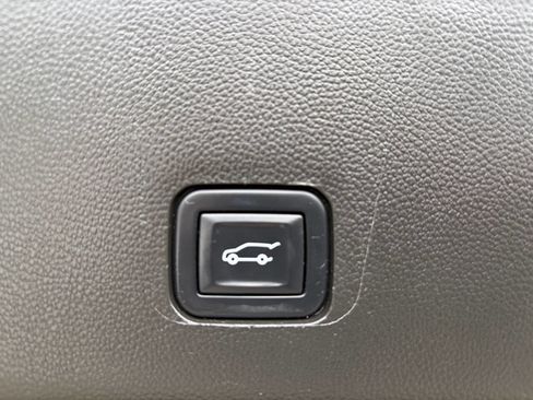 Used 2022 Chevrolet Traverse LT image 33