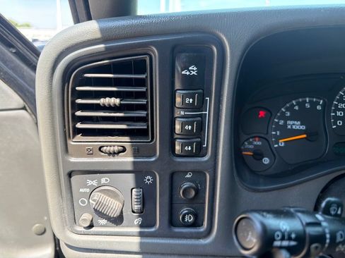 Used 2007 GMC Sierra 2500 SLE w/ Skid Plate Package AWD/4WD image 18