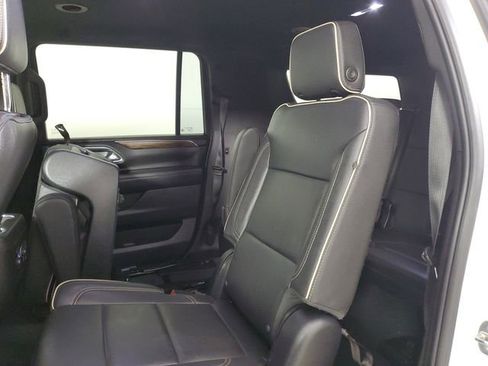 Used 2023 Chevrolet Suburban Premier image 13