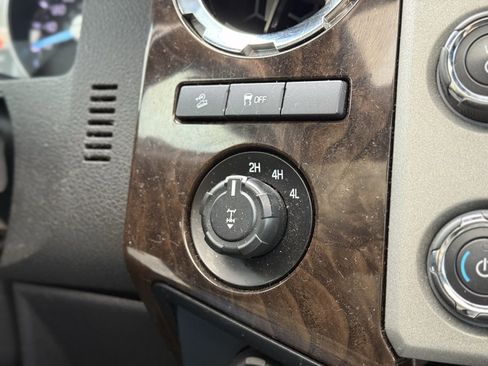 Used 2013 Ford F250 Platinum image 26