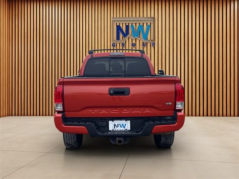 Used 2016 Toyota Tacoma TRD Sport AWD/4WD image 28