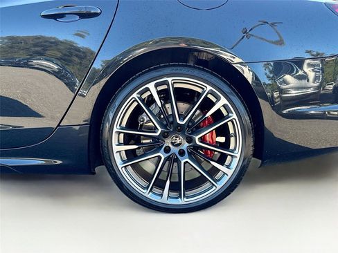 Used 2021 Maserati Quattroporte Trofeo image 30