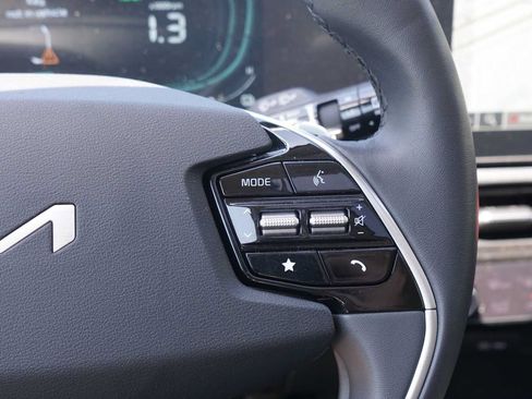 Certified 2024 Kia Niro EX Touring FWD image 15