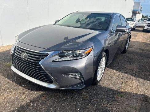 Used 2017 Lexus ES 350 w/ Premium Package FWD image 2