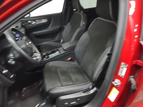 Used 2023 Volvo C40 P8 Recharge Ultimate w/ Protection Package Premier image 30