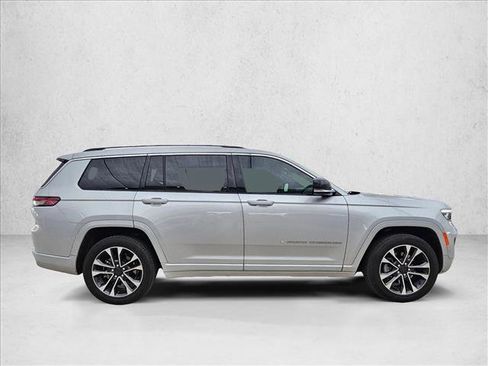 Used 2022 Jeep Grand Cherokee L Overland w/ Luxury Tech Group IV AWD/4WD image 4