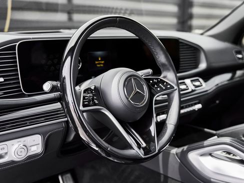 Used 2024 Mercedes-Benz Maybach GLS 600 4MATIC image 37