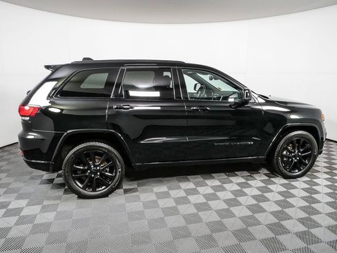 Used 2018 Jeep Grand Cherokee Altitude RWD image 2