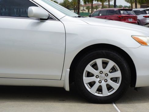 Used 2007 Toyota Camry XLE FWD image 9