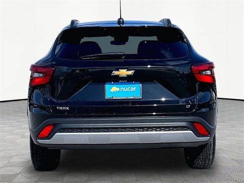 Used 2025 Chevrolet Trax LT w/ LT Convenience Package image 5