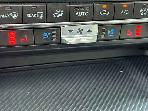 Used 2023 Ford F150 Limited image 9