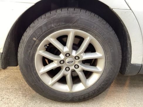 Used 2013 Ford Taurus SE FWD image 7