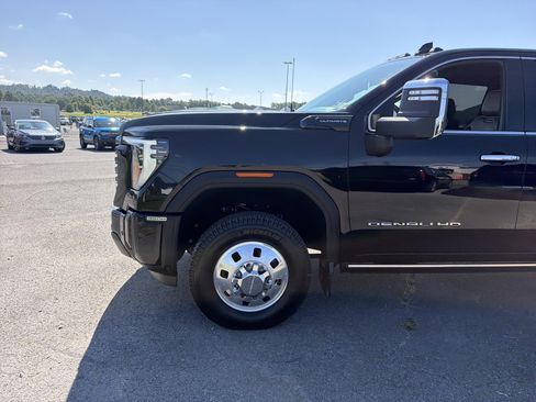 Used 2025 GMC Sierra 3500 Denali Ultimate AWD/4WD image 11