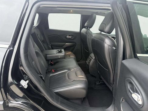 Used 2019 Jeep Cherokee Limited AWD/4WD image 13