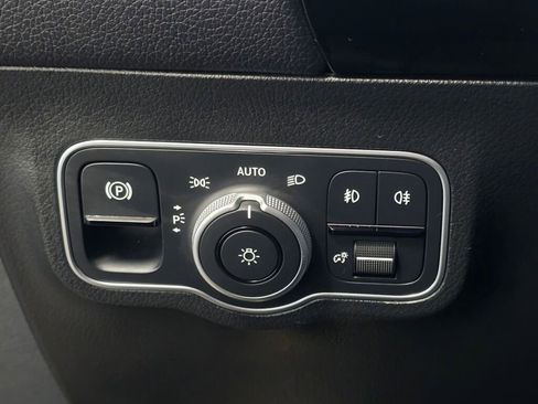 Used 2025 Mercedes-Benz GLA 250 4MATIC image 35