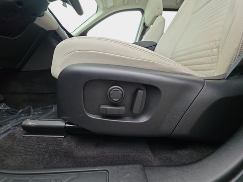 Certified 2025 Land Rover Discovery Sport S AWD/4WD image 29