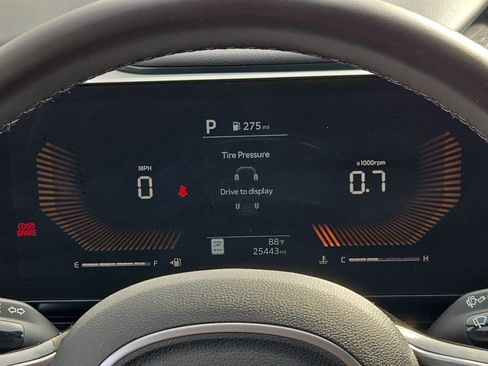 Used 2025 Kia Carnival FWD image 21