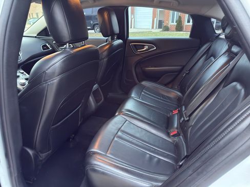 Used 2017 Chrysler 200 Limited Platinum image 13
