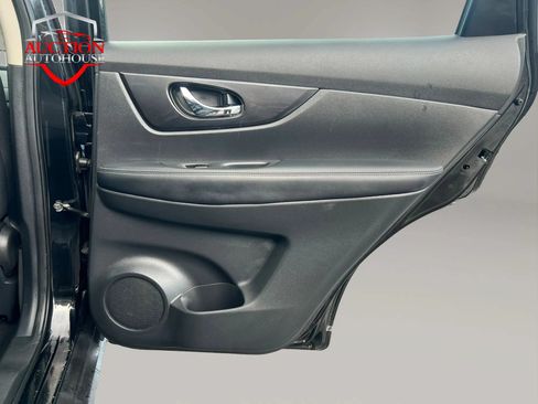 Used 2017 Nissan Rogue S FWD image 23