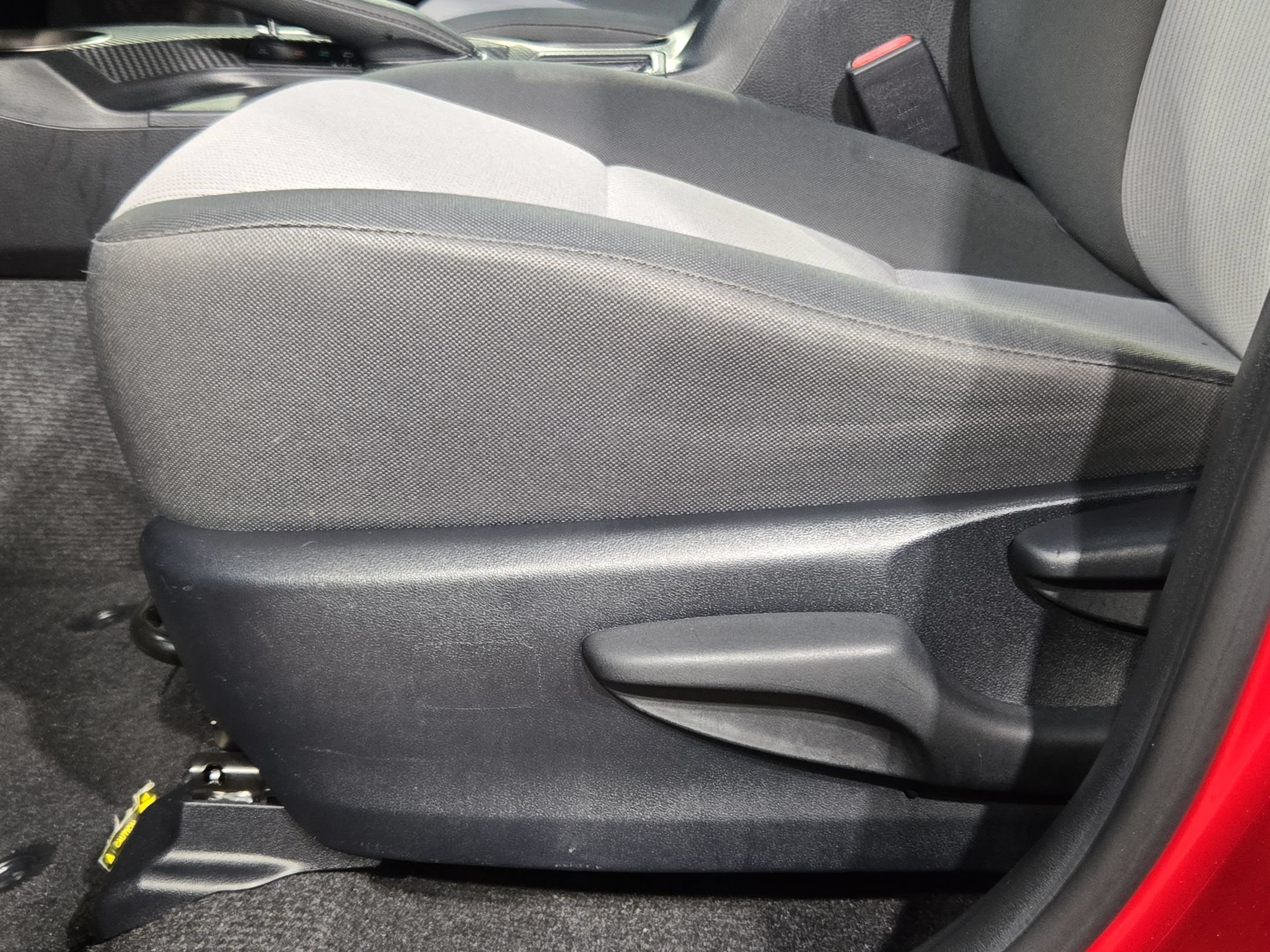 Used 2015 Toyota RAV4 LE FWD image 22