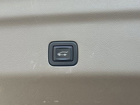 Used 2021 GMC Yukon Denali w/ Denali Premium Package image 15