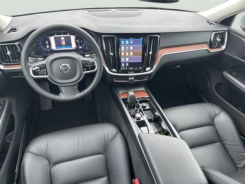 Used 2025 Volvo V60 B5 Cross Country Plus image 14