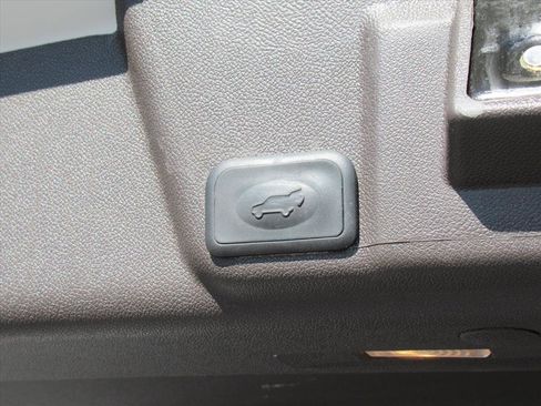 Used 2017 Buick Enclave Premium image 31