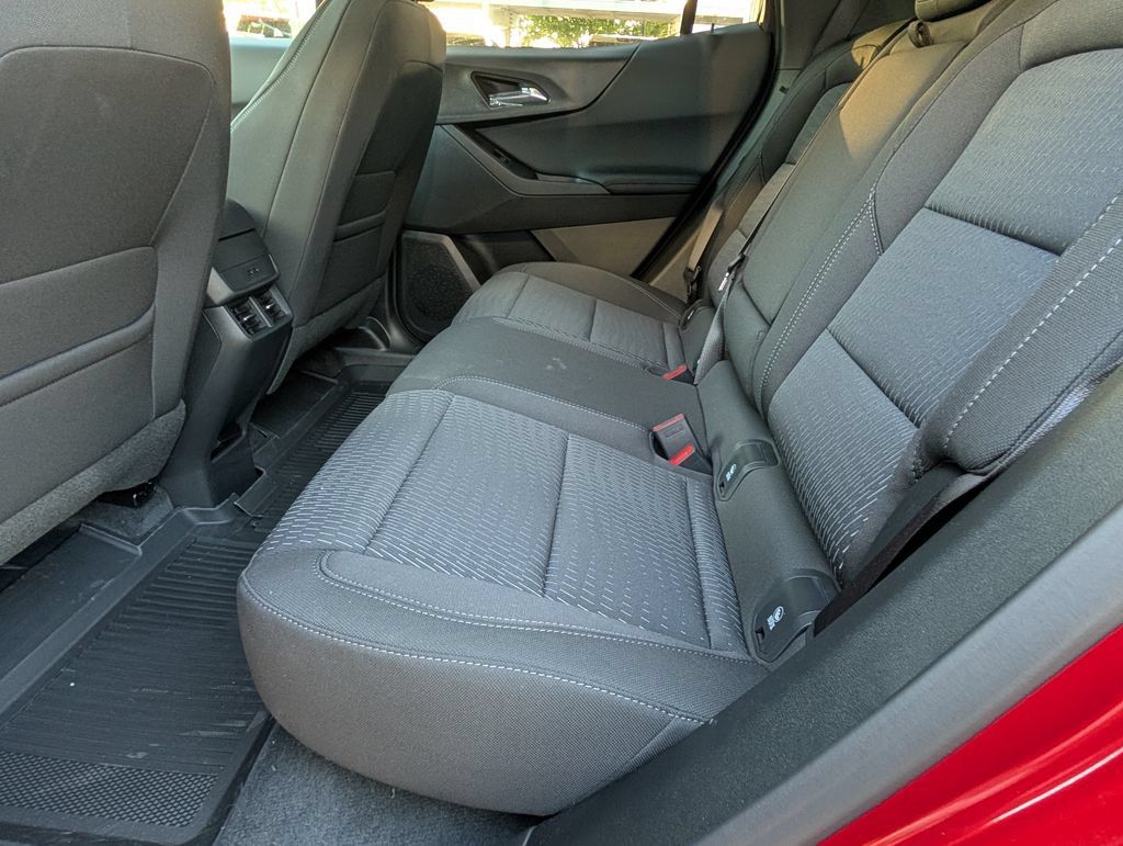 New 2027 Chevrolet Equinox LT w/ Safety and Technology Package FWD image 7