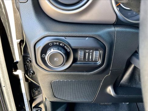 Used 2020 Jeep Wrangler Unlimited Sport S image 28