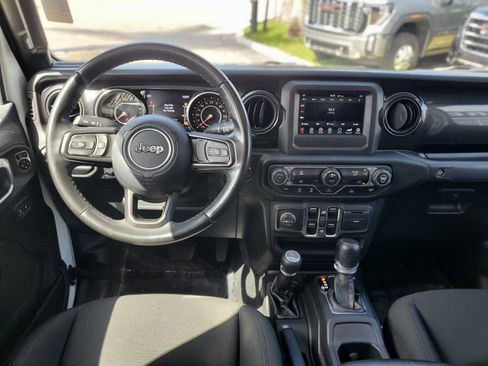 Used 2020 Jeep Gladiator Sport image 18