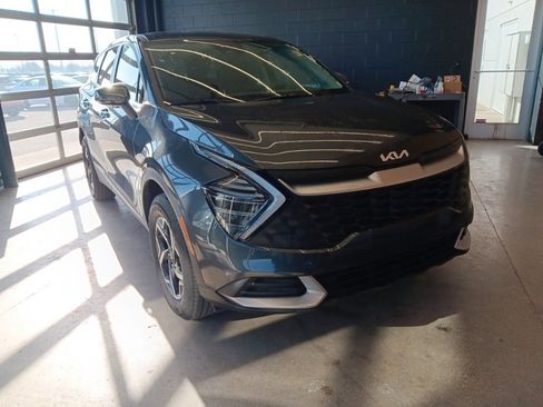 Used 2024 Kia Sportage LX image 2