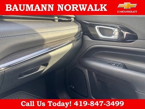 Used 2026 Jeep Compass Latitude w/ Sun and Sound Group AWD/4WD image 25