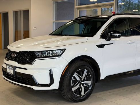 Used 2021 Kia Sorento S w/ Panoramic Sunroof Package FWD image 3