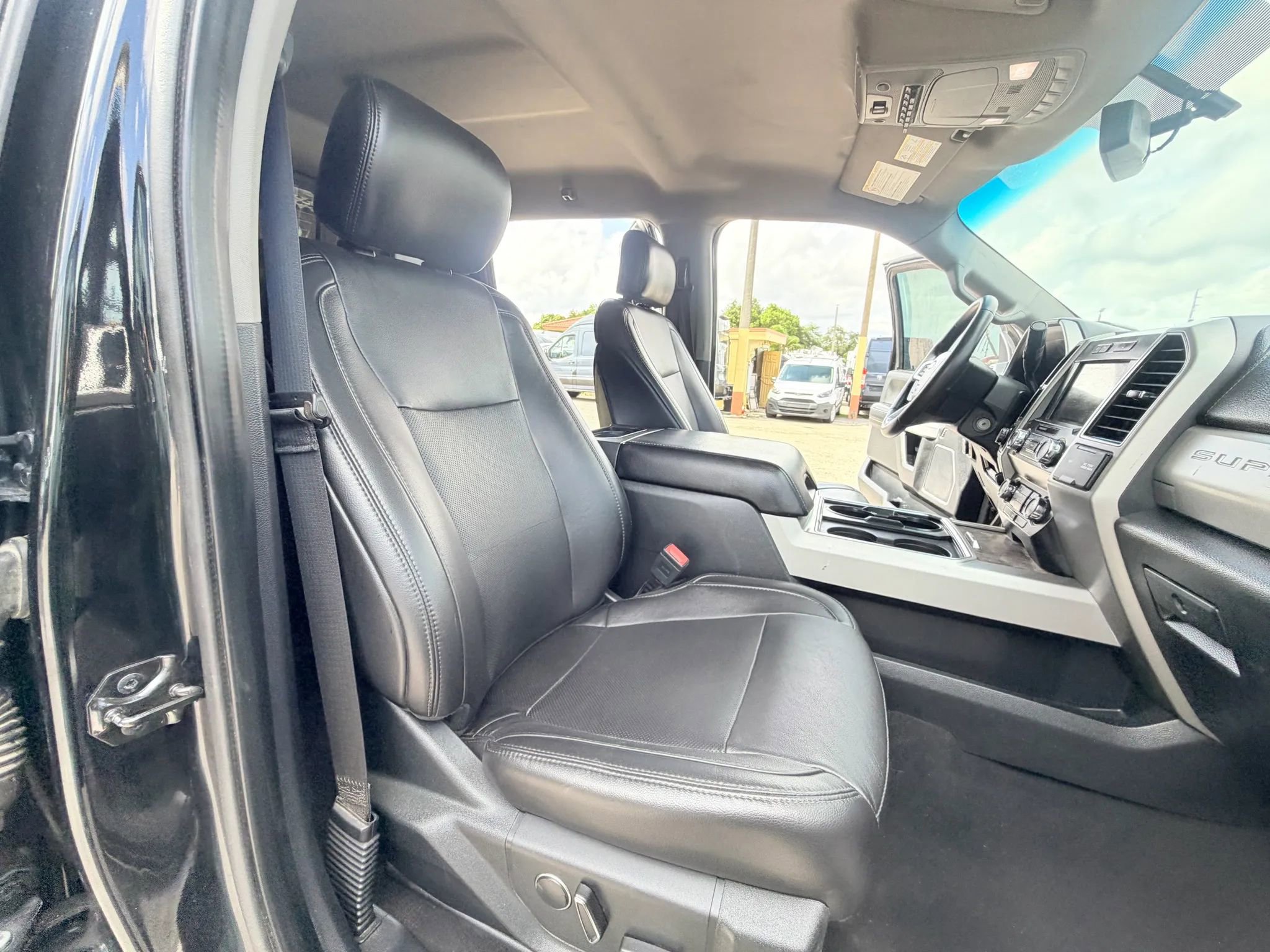 Used 2019 Ford F250 4x4 SuperCrew Lariat w/ Camper Package image 21