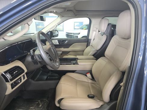 Used 2023 Lincoln Navigator Reserve AWD/4WD image 8