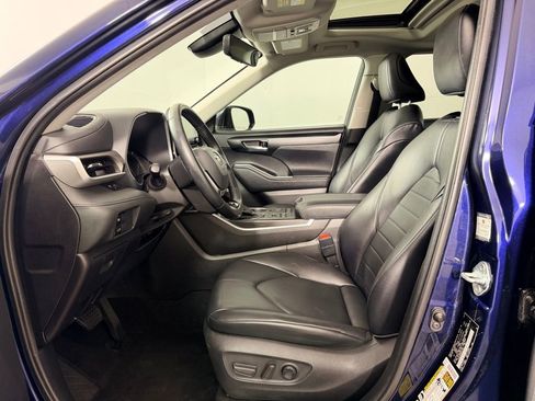 Used 2021 Toyota Highlander XLE image 23