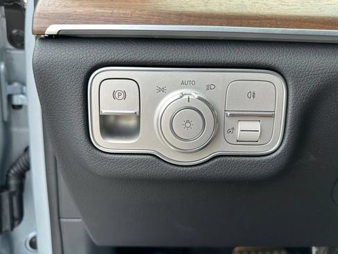 Used 2025 Mercedes-Benz GLS 450 4MATIC image 21