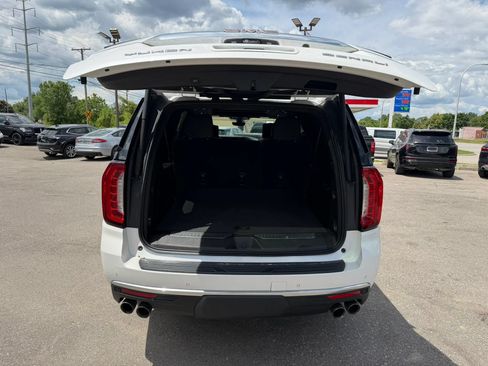 Used 2021 GMC Yukon XL Denali w/ Denali Ultimate Package AWD/4WD image 17