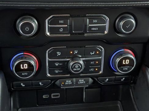 Used 2021 Chevrolet Tahoe Z71 image 24