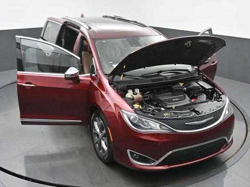 Used 2017 Chrysler Pacifica Limited FWD image 64