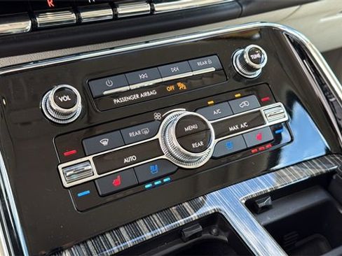 Used 2023 Lincoln Navigator Black Label image 39